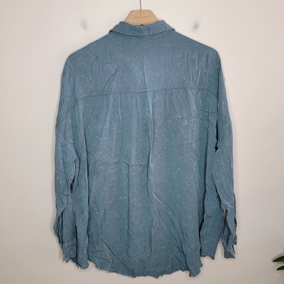 NWT Everyday Chic Boutique | Button Front Splotchy Dyed Shirt Size Small - Picture 5 of 5